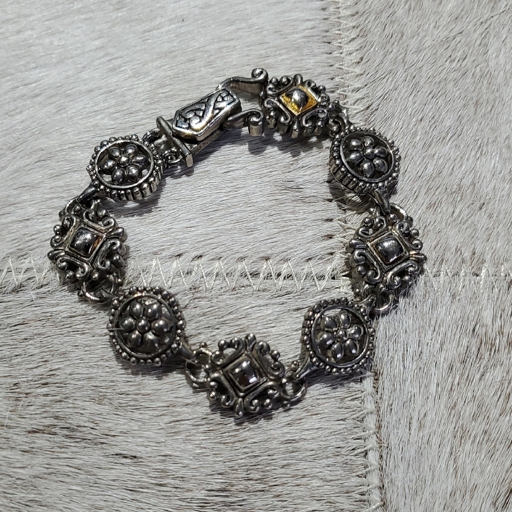 Vintage Silver Tone Floral Bracelet W Magnetic Clasp Y2K Feminine Romantic Girl